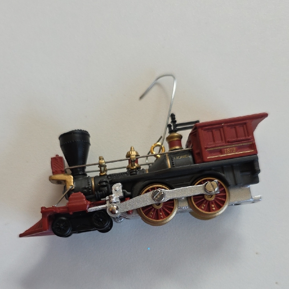 Hallmark Ornament - Lionel Train 2000 - 5th In Series